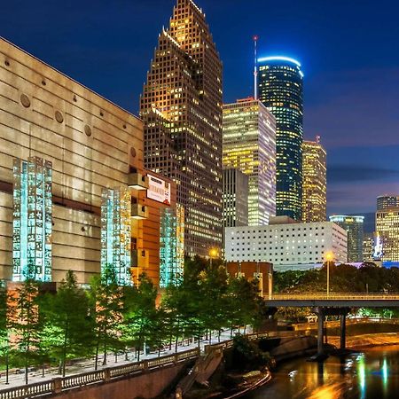 Urban Oasis Your Perfect Getaway In The Heart Of Downtown! Appartement Houston Buitenkant foto