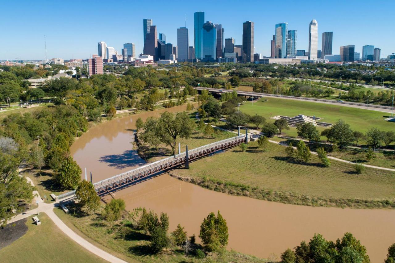Urban Oasis Your Perfect Getaway In The Heart Of Downtown! Appartement Houston Buitenkant foto