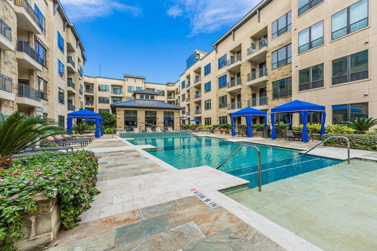 Urban Oasis Your Perfect Getaway In The Heart Of Downtown! Appartement Houston Buitenkant foto