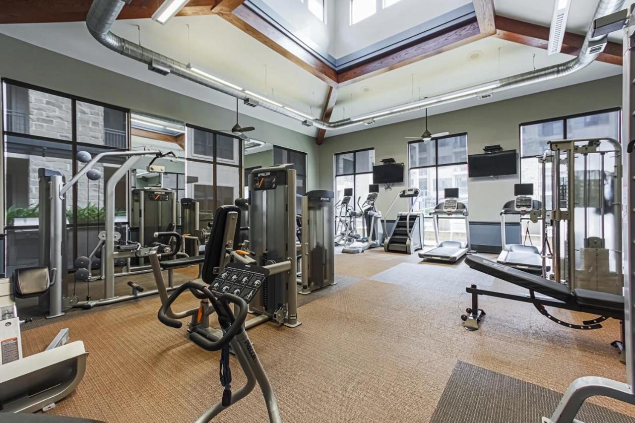 Urban Oasis Your Perfect Getaway In The Heart Of Downtown! Appartement Houston Buitenkant foto