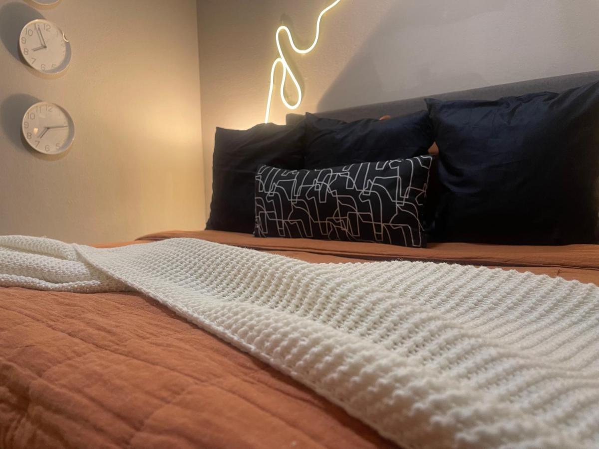 Urban Oasis Your Perfect Getaway In The Heart Of Downtown! Appartement Houston Buitenkant foto